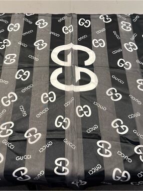 Gucci Black & Gray polyester GG Signature Scarf